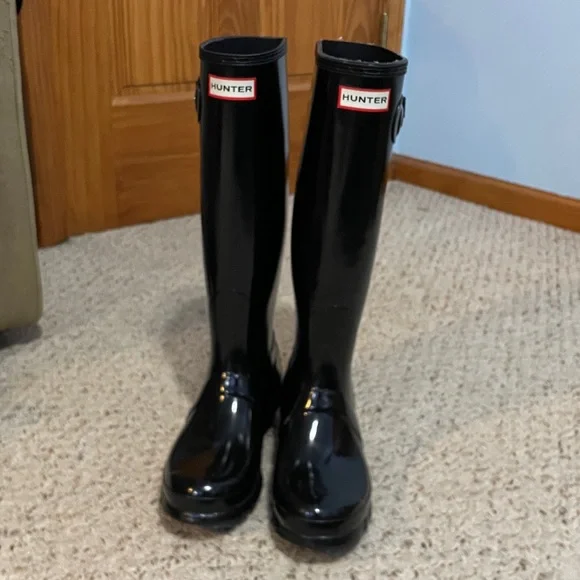 Hunter Glossy Black Boots - Picture 1 of 4
